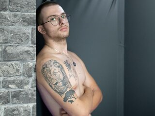 DerekElliot shows video