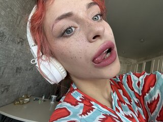 ElliceMoore shows pics