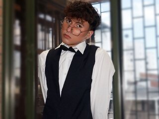 MughlyYoshida cam livejasmin