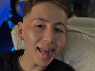 PhilipMoore show pussy